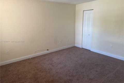 Снять в аренду кондоминиум в Майами, Флорида 2 спальни, 86.4м2, № 1996738 - фото 9