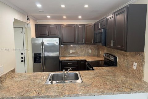 Снять в аренду кондоминиум в Майами, Флорида 2 спальни, 86.4м2, № 1996738 - фото 2