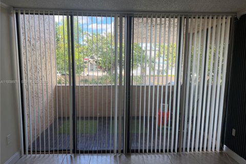 Снять в аренду кондоминиум в Майами, Флорида 2 спальни, 86.4м2, № 1996738 - фото 6