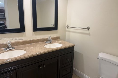 Снять в аренду кондоминиум в Майами, Флорида 2 спальни, 86.4м2, № 1996738 - фото 5