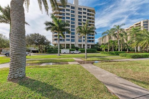 Condo in Longboat Key, Florida, 2 bedrooms  № 1540436 - photo 1