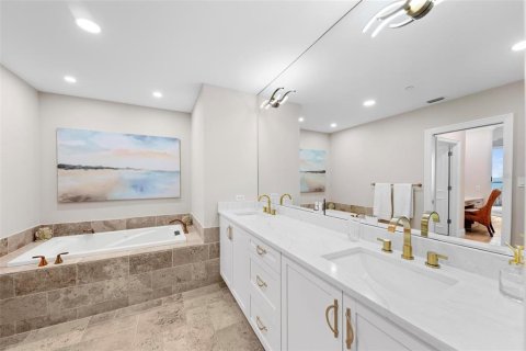 Condo in Longboat Key, Florida, 2 bedrooms  № 1540436 - photo 12