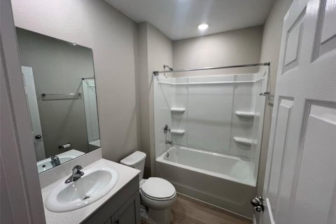 Villa ou maison à louer à Parrish, Floride: 5 chambres, 225.01 m2 № 2380912 - photo 8