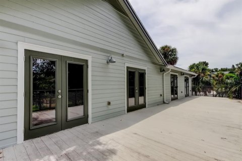 House in Saint Petersburg, Florida 3 bedrooms, 138.98 sq.m. № 1838790 - photo 8