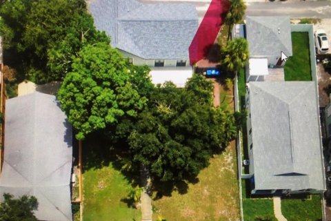 House in Saint Petersburg, Florida 3 bedrooms, 138.98 sq.m. № 1838790 - photo 2
