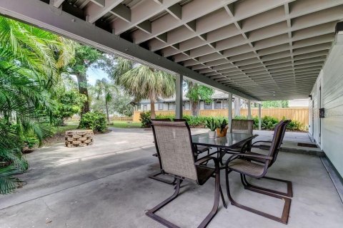 House in Saint Petersburg, Florida 3 bedrooms, 138.98 sq.m. № 1838790 - photo 6