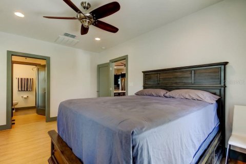 House in Saint Petersburg, Florida 3 bedrooms, 138.98 sq.m. № 1838790 - photo 18