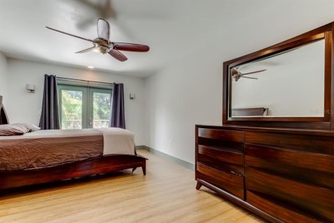 House in Saint Petersburg, Florida 3 bedrooms, 138.98 sq.m. № 1838790 - photo 25