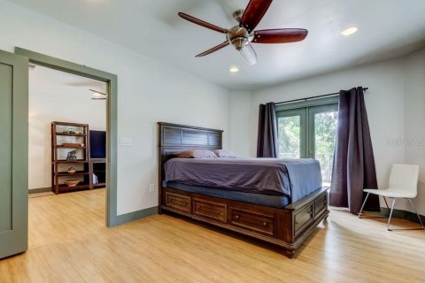 House in Saint Petersburg, Florida 3 bedrooms, 138.98 sq.m. № 1838790 - photo 19