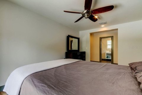 House in Saint Petersburg, Florida 3 bedrooms, 138.98 sq.m. № 1838790 - photo 27