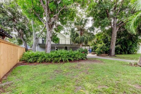 House in Saint Petersburg, Florida 3 bedrooms, 138.98 sq.m. № 1838790 - photo 3