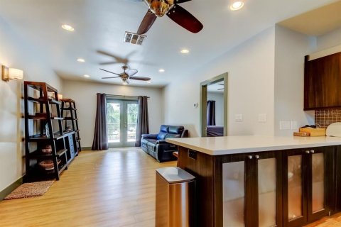 House in Saint Petersburg, Florida 3 bedrooms, 138.98 sq.m. № 1838790 - photo 16