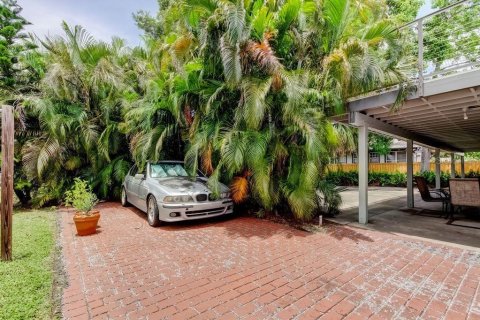 House in Saint Petersburg, Florida 3 bedrooms, 138.98 sq.m. № 1838790 - photo 12