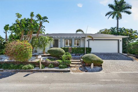 House in Longboat Key, Florida 3 bedrooms, 163.32 sq.m. № 2152120 - photo 6