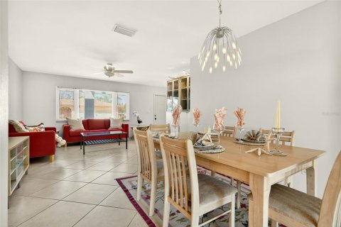 House in Longboat Key, Florida 3 bedrooms, 163.32 sq.m. № 2152120 - photo 9