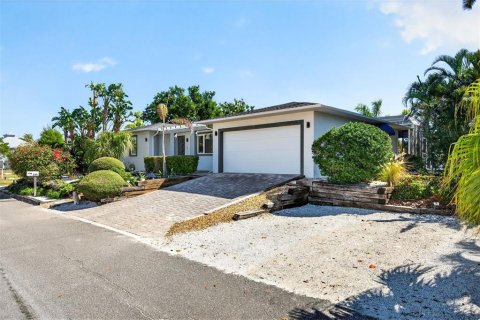 House in Longboat Key, Florida 3 bedrooms, 163.32 sq.m. № 2152120 - photo 5