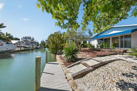 House in Longboat Key, Florida 3 bedrooms, 163.32 sq.m. № 2152120 - photo 3