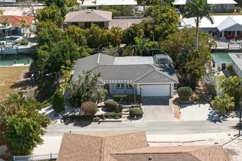 House in Longboat Key, Florida 3 bedrooms, 163.32 sq.m. № 2152120 - photo 4