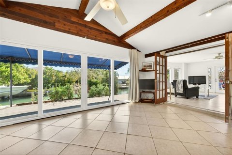 House in Longboat Key, Florida 3 bedrooms, 163.32 sq.m. № 2152120 - photo 22