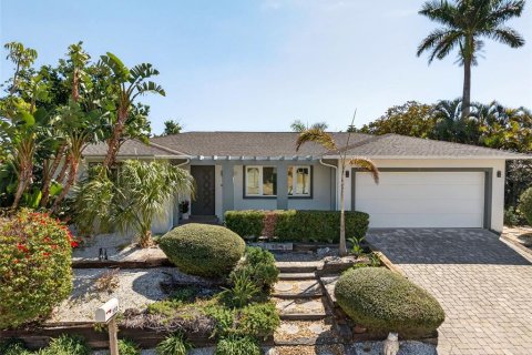 House in Longboat Key, Florida 3 bedrooms, 163.32 sq.m. № 2152120