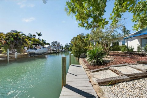 House in Longboat Key, Florida 3 bedrooms, 163.32 sq.m. № 2152120 - photo 30