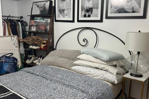 House in Miami, Florida 3 bedrooms № 1850381 - photo 10