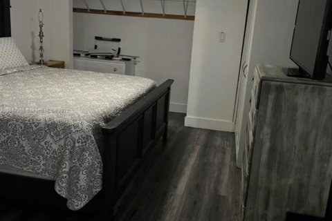 House in Miami, Florida 3 bedrooms № 1850381 - photo 12