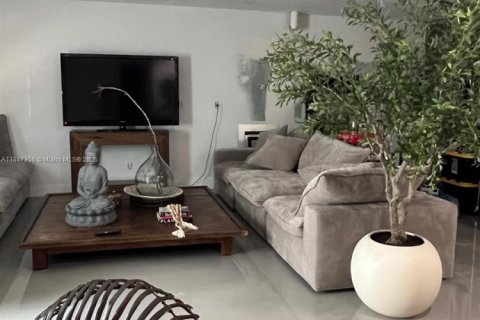 House in Miami, Florida 3 bedrooms № 1850381 - photo 7