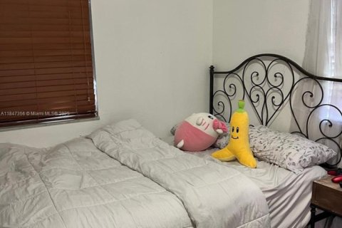 House in Miami, Florida 3 bedrooms № 1850381 - photo 11