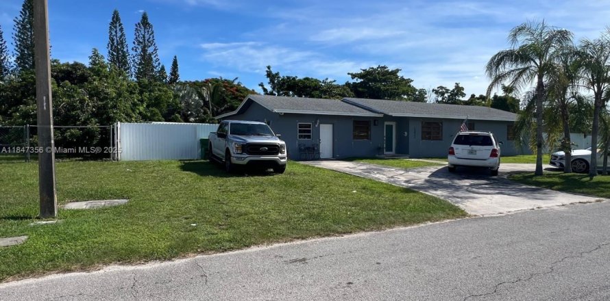 House in Miami, Florida 3 bedrooms № 1850381