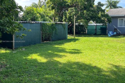 House in Miami, Florida 3 bedrooms № 1850381 - photo 26