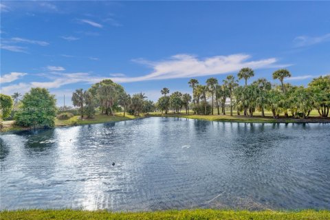 House in West Palm Beach, Florida 3 bedrooms, 264.59 sq.m. № 1713946 - photo 8