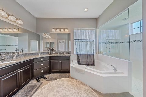 House in Bradenton, Florida 4 bedrooms, 294.78 sq.m. № 1804691 - photo 19