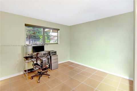 Condo in Miami, Florida, 2 bedrooms  № 1889907 - photo 19
