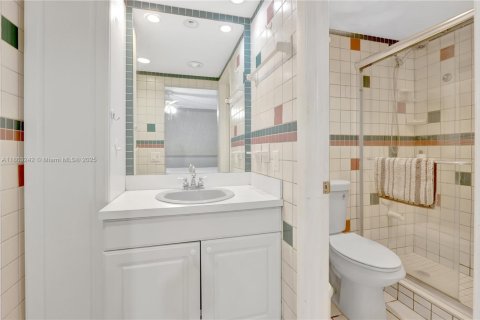 Condo in Miami, Florida, 2 bedrooms  № 1889907 - photo 16