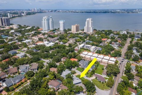 House in Tampa, Florida 4 bedrooms, 301.65 sq.m. № 1829407 - photo 3