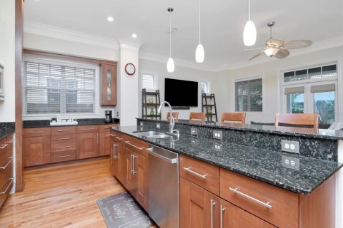 House in Tampa, Florida 4 bedrooms, 301.65 sq.m. № 1829407 - photo 15