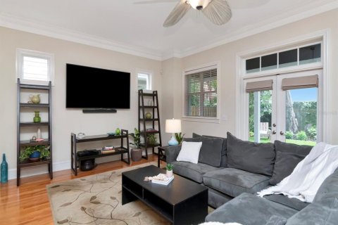 House in Tampa, Florida 4 bedrooms, 301.65 sq.m. № 1829407 - photo 20