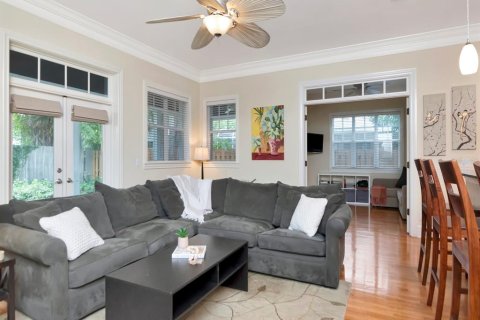 House in Tampa, Florida 4 bedrooms, 301.65 sq.m. № 1829407 - photo 19