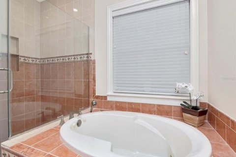 House in Tampa, Florida 4 bedrooms, 301.65 sq.m. № 1829407 - photo 25