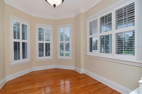 House in Tampa, Florida 4 bedrooms, 301.65 sq.m. № 1829407 - photo 8