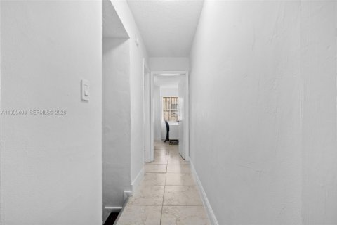 Condo in Miami, Florida, 2 bedrooms  № 2064159 - photo 9