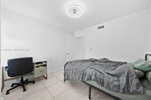 Condo in Miami, Florida, 2 bedrooms  № 2064159 - photo 12
