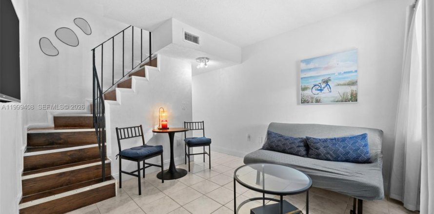Condo in Miami, Florida, 2 bedrooms  № 2064159