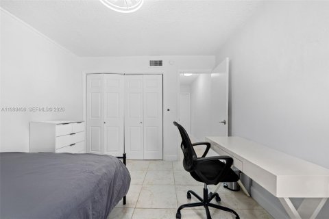 Condo in Miami, Florida, 2 bedrooms  № 2064159 - photo 10