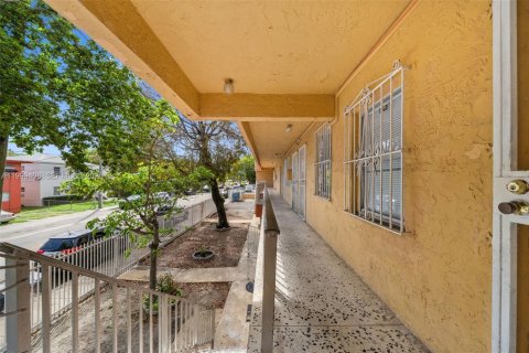 Condo in Miami, Florida, 2 bedrooms  № 2064159 - photo 16