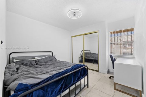 Condo in Miami, Florida, 2 bedrooms  № 2064159 - photo 11