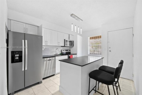 Condo in Miami, Florida, 2 bedrooms  № 2064159 - photo 5