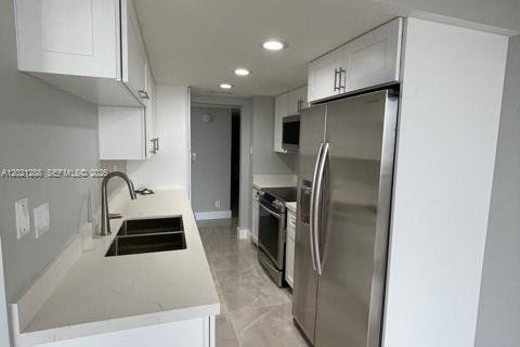 Copropriété à louer à Fort Lauderdale, Floride: 2 chambres, 95.78 m2 № 2084064 - photo 4