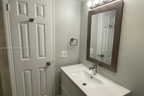 Copropriété à louer à Fort Lauderdale, Floride: 2 chambres, 95.78 m2 № 2084064 - photo 9